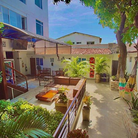 Hotel Ucla Center บาเยดูปาร์ ภายนอก รูปภาพ