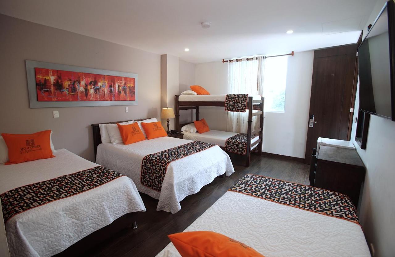 Hotel Ucla Center บาเยดูปาร์ ภายนอก รูปภาพ
