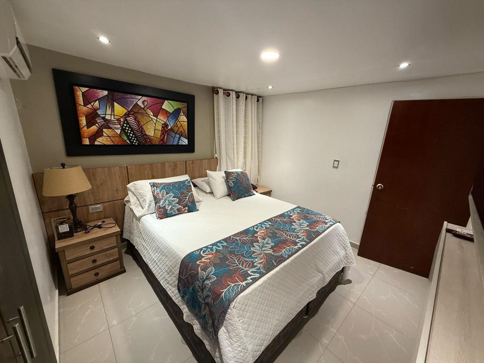 Hotel Ucla Center บาเยดูปาร์ ภายนอก รูปภาพ