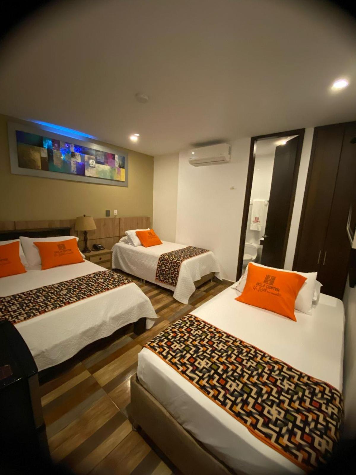 Hotel Ucla Center บาเยดูปาร์ ภายนอก รูปภาพ
